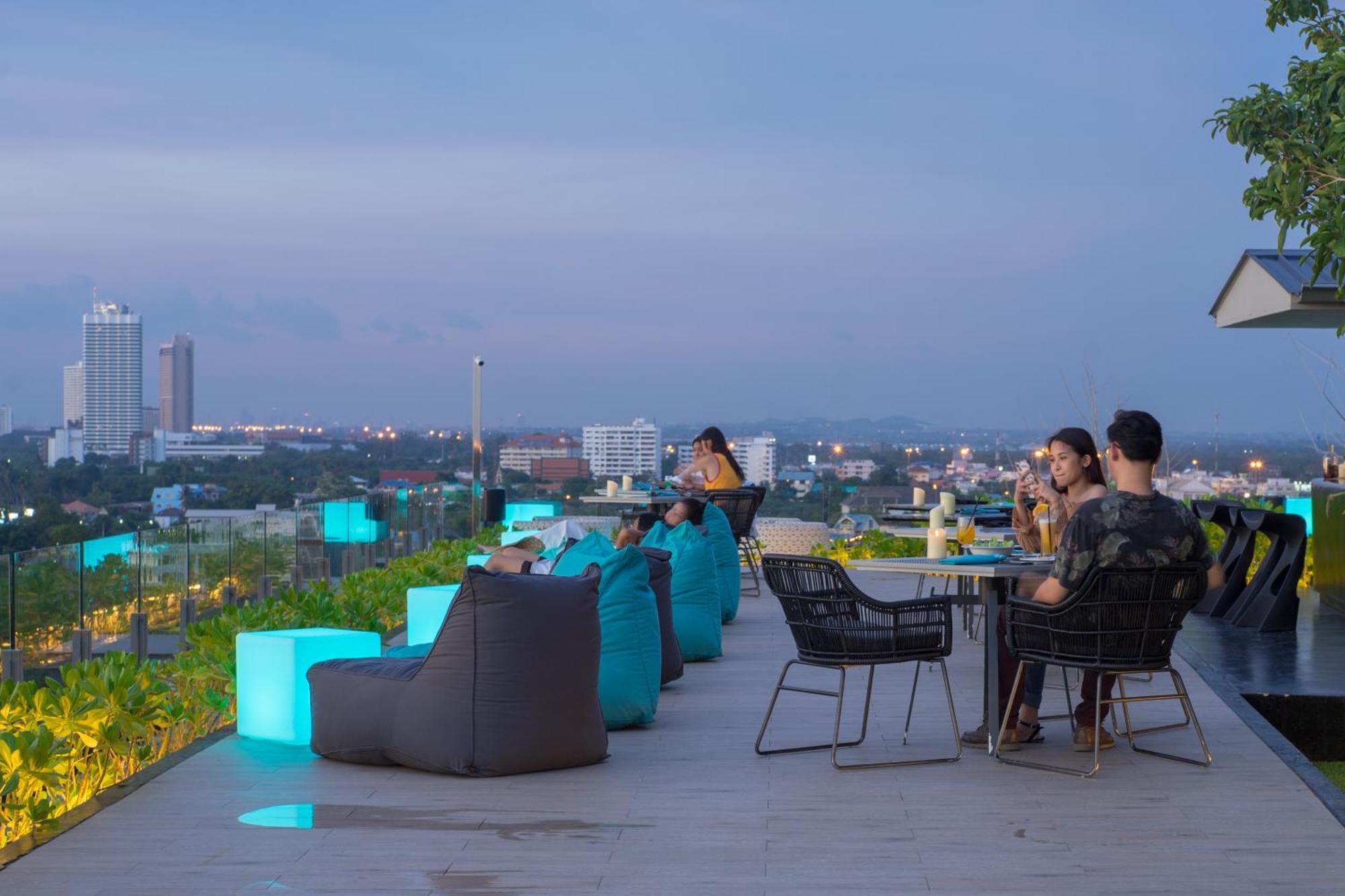 Cross Vibe Pattaya Seaphere Na Chom Thian Exterior foto