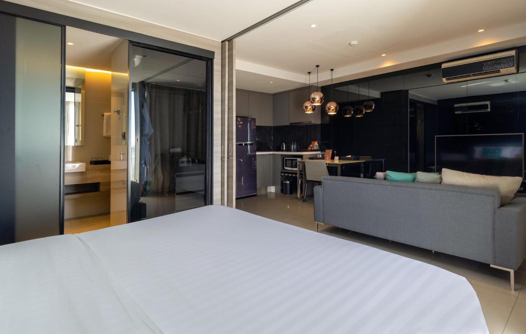 Cross Vibe Pattaya Seaphere Na Chom Thian Exterior foto